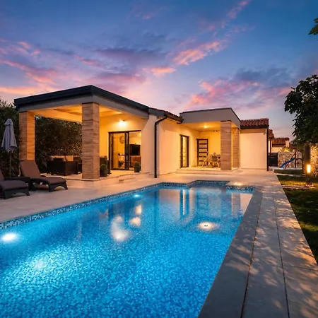 Tris - Modern Heated Pool Near Pula Vila Segotici