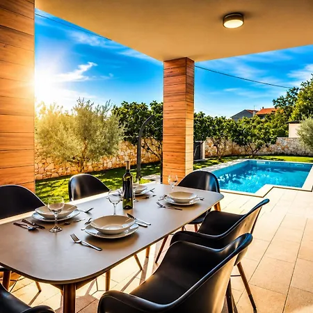 Vila Tris - Modern Heated Pool Near Pula