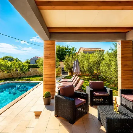 Vila Tris - Modern Heated Pool Near Pula