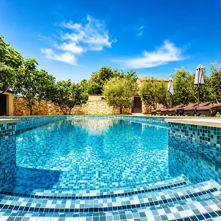 Tris - Modern Heated Pool Near Pula Βίλα *